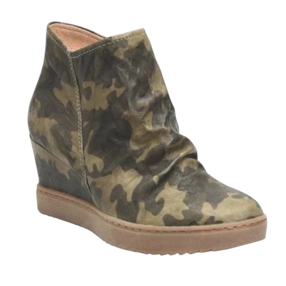 Sofft Shoes - Sofft Siri Camo Leather Waterproof Wedge Sneaker Booties Size 8.5